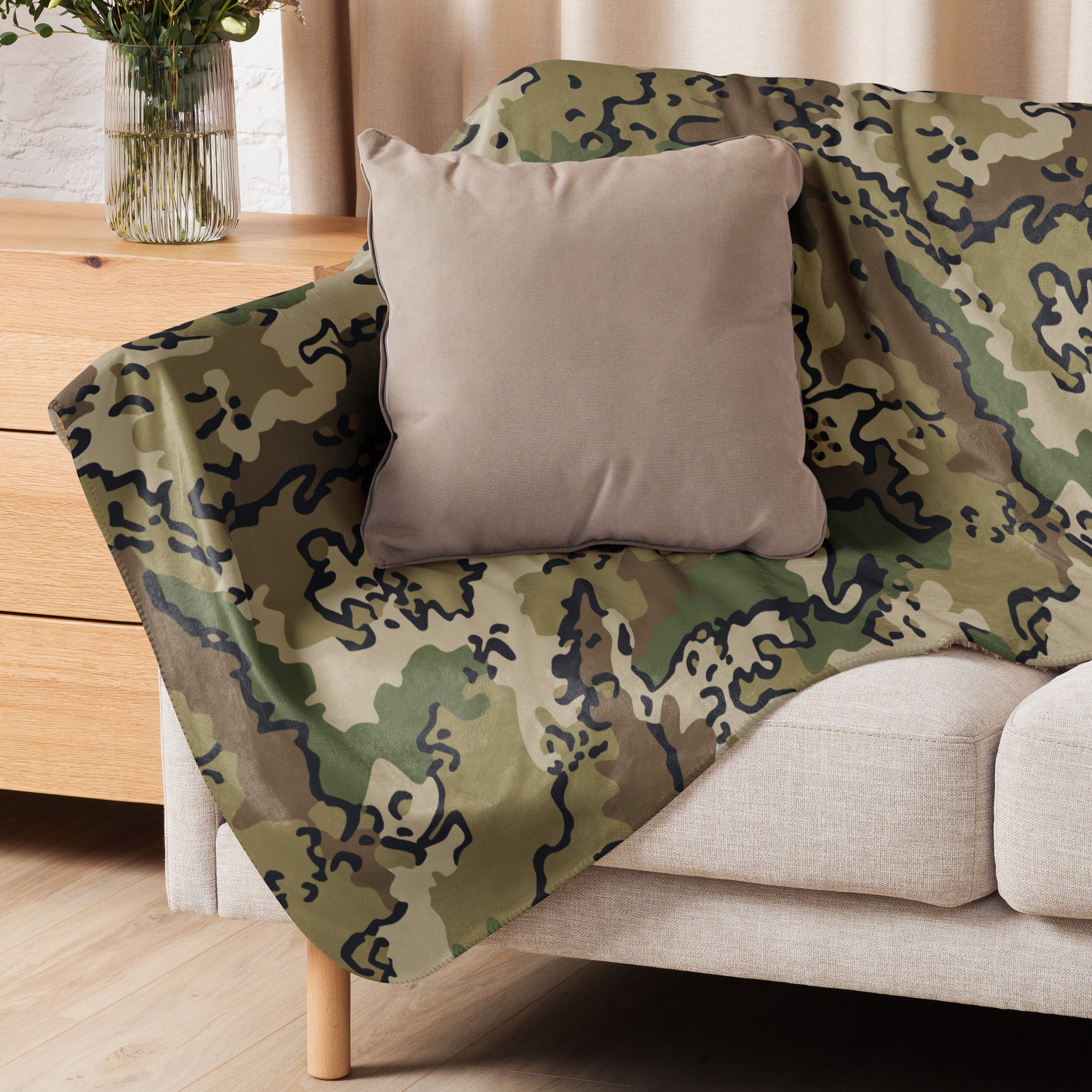 Alaska Chocolate Chip Multi-terrain CAMO Sherpa Blanket - Image 8