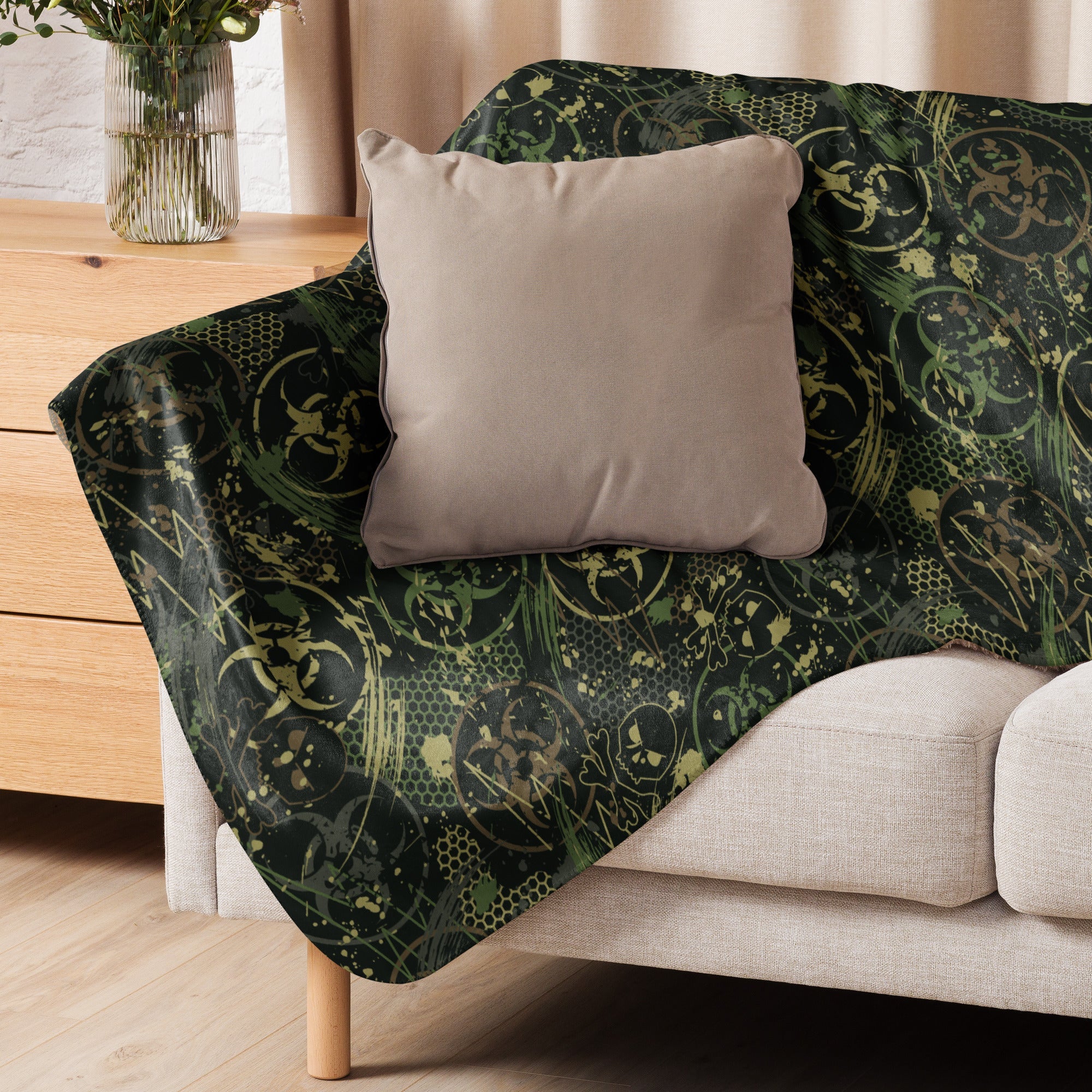 Biohazard Wasteland CAMO Sherpa Blanket - Image 10