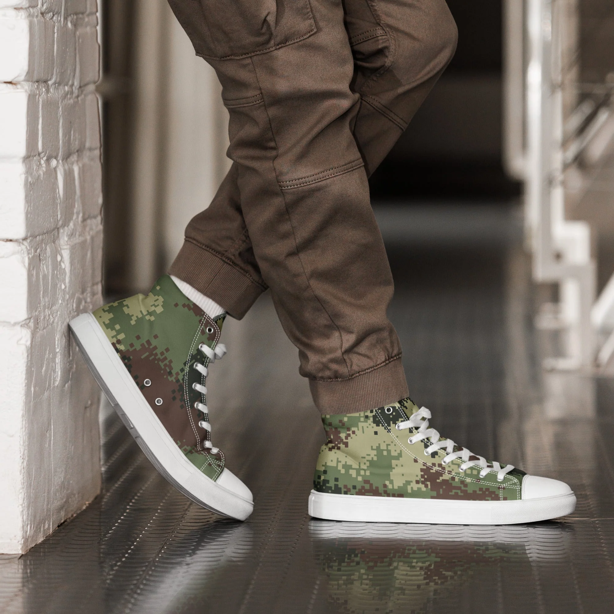 Colombian Digital Camflado Pixelado CAMO Mens High-Top Canvas Shoes - Image 2
