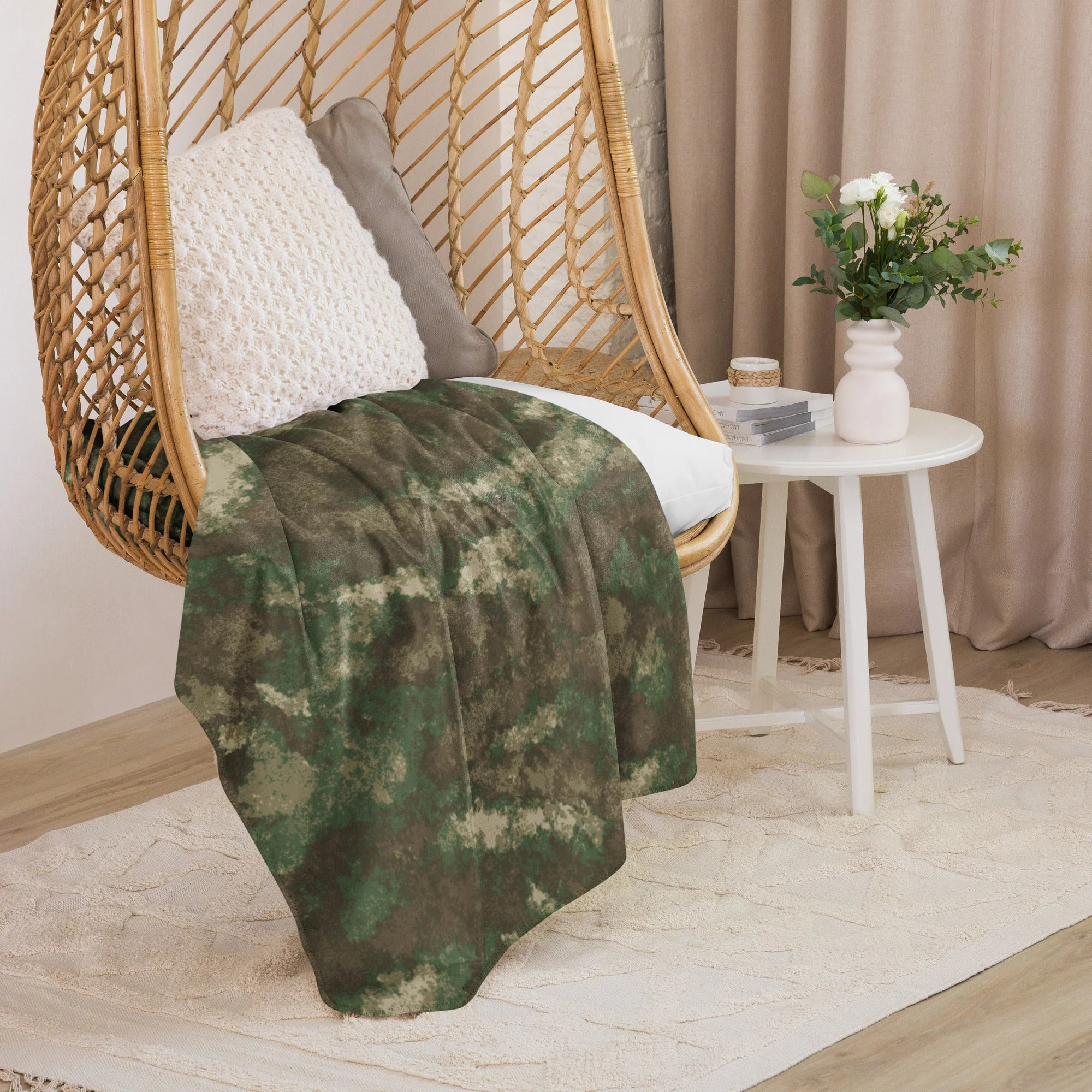 Omni-Terrain CAMO Sherpa Blanket - Image 11