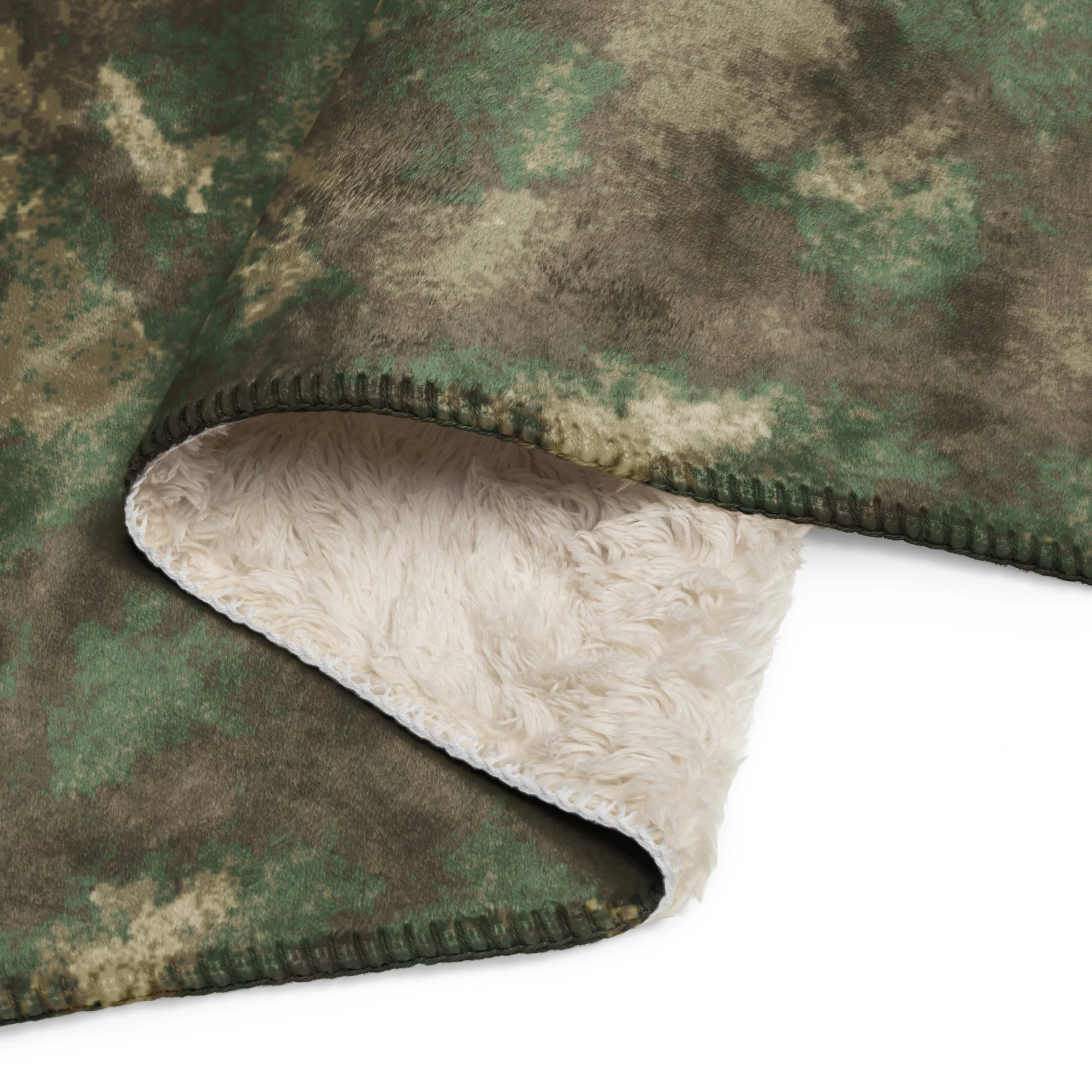 Omni-Terrain CAMO Sherpa Blanket - Image 2