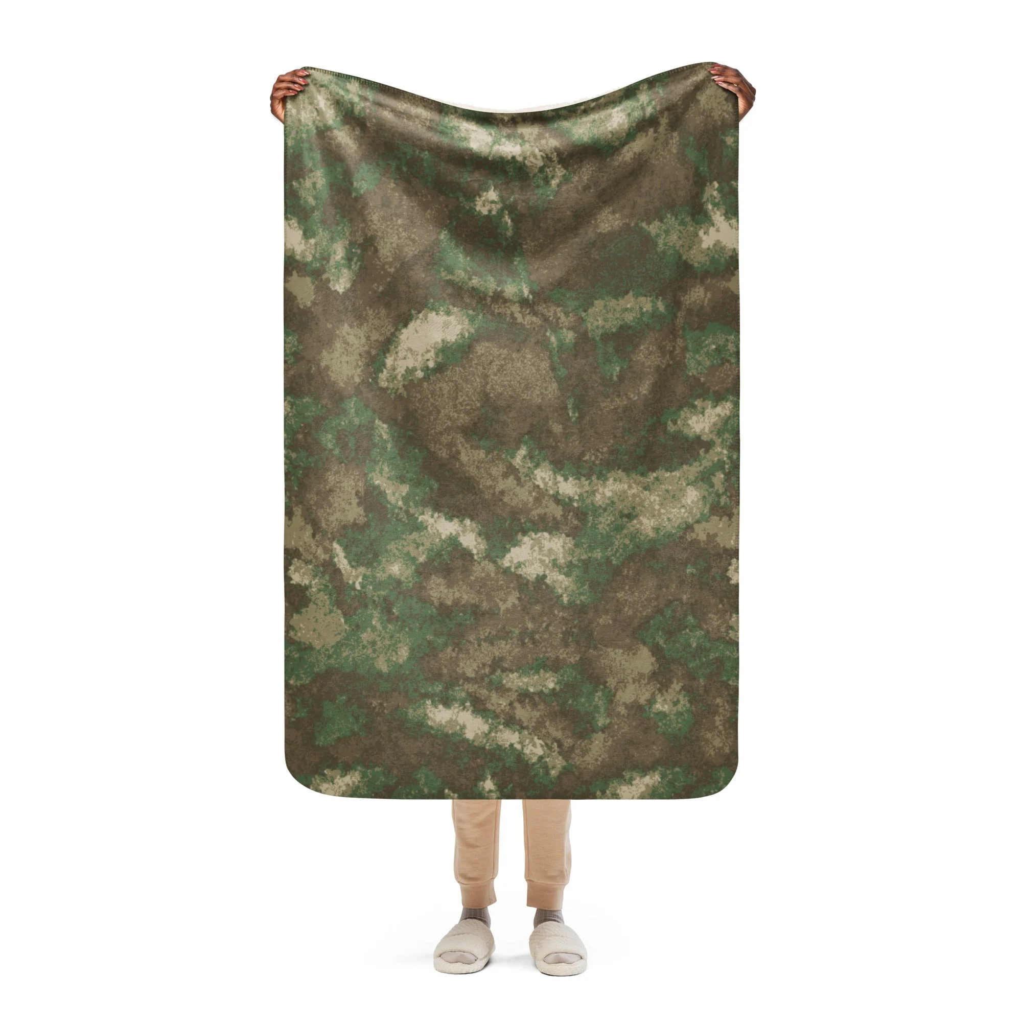 Omni-Terrain CAMO Sherpa Blanket - Image 4