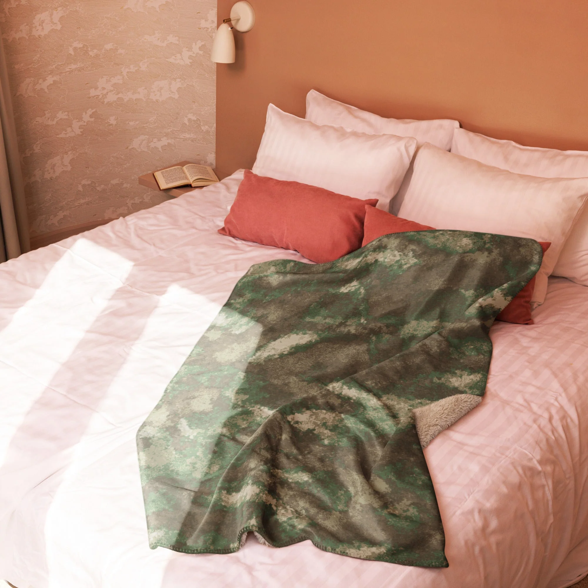 Omni-Terrain CAMO Sherpa Blanket - Image 6