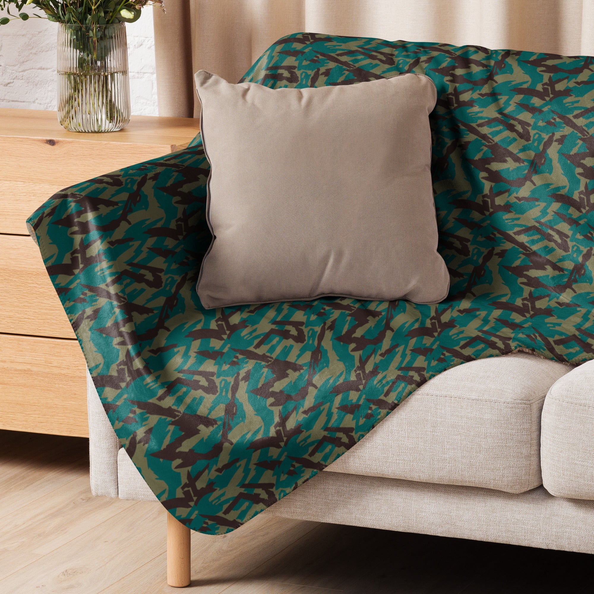 Russian Podlesok Tropical CAMO Sherpa Blanket - Image 3