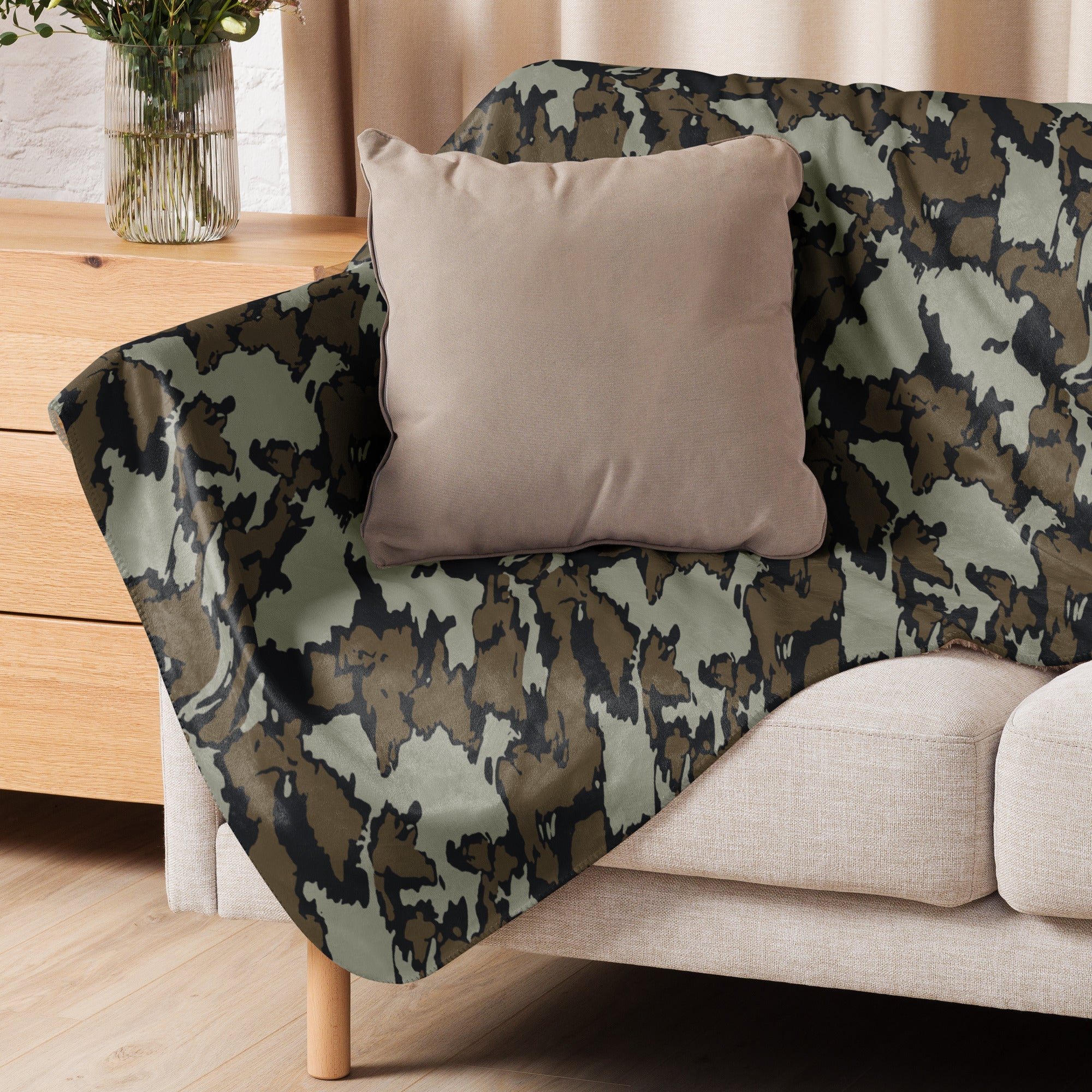 Shadow Timber CAMO Sherpa Blanket - Image 9
